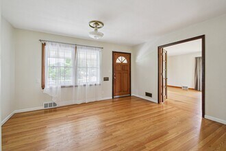 490 S Marshall St in Lakewood, CO - Foto de edificio - Building Photo