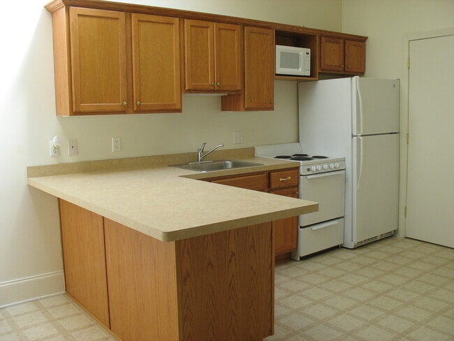 40 Main St, Unit #3 in Leroy, NY - Building Photo - Building Photo