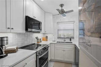 682 Broad Ave S in Naples, FL - Building Photo - Building Photo