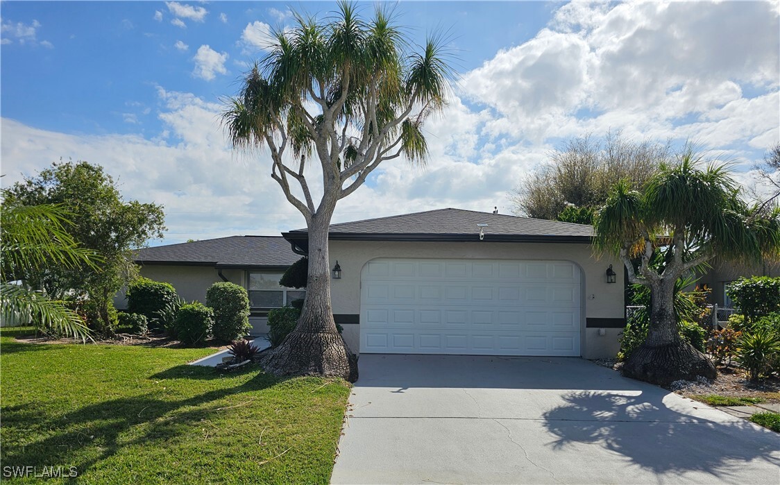 1214 SE 34th St in Cape Coral, FL - Foto de edificio