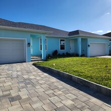 5651 Genesee Pkwy in Bokeelia, FL - Foto de edificio - Building Photo
