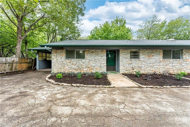 Duplex in Austin, TX - Building Photo - Building Photo