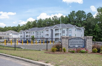 Lafayette Park Apartments in Fayetteville, NC - Foto de edificio - Building Photo