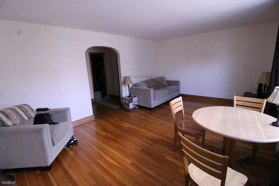 84 Strathmore Rd-Unit -APT# 5-OJ in Boston, MA - Foto de edificio