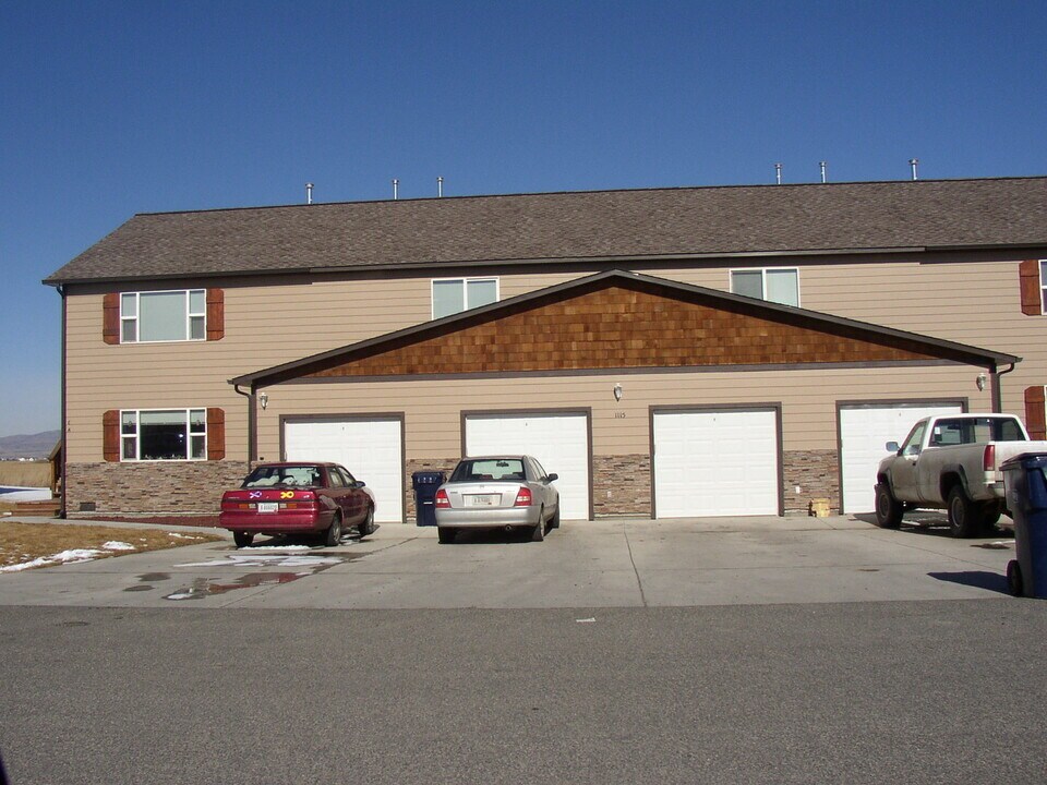 1115 W Park Ave in Belgrade, MT - Building Photo