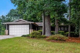 2808 Adella Ct in Snellville, GA - Building Photo