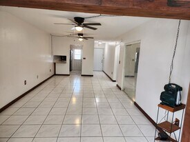 270 NE 191st St in Miami, FL - Building Photo
