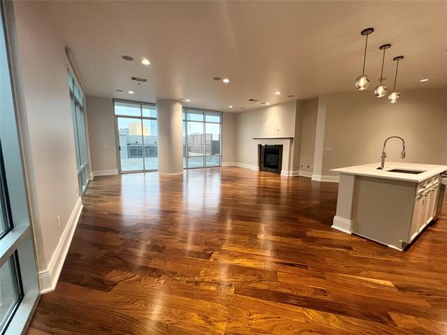 8066 Park Ln in Dallas, TX - Building Photo - Building Photo