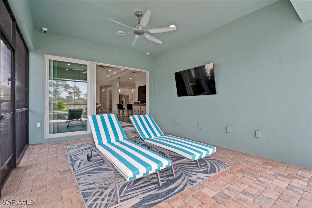 6879 Saona CT in Naples, FL - Foto de edificio
