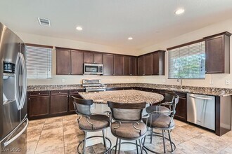 1153 Bear Head St in Henderson, NV - Foto de edificio - Building Photo