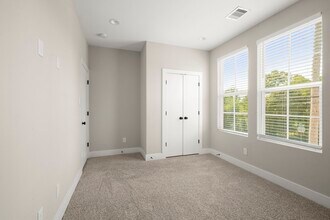 8404 Curry Rd in Houston, TX - Building Photo - Building Photo