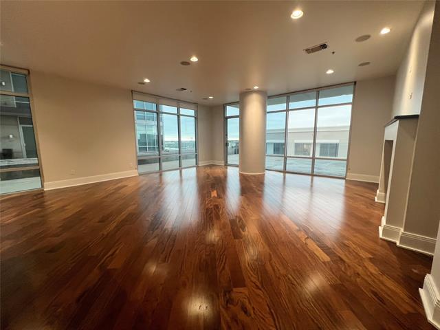 8066 Park Ln in Dallas, TX - Building Photo