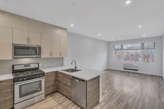 Woodcliff Lake Commons in Woodcliff Lake, NJ - Foto de edificio - Building Photo