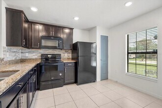 1057 Eastbrook Ave in Deltona, FL - Building Photo - Building Photo