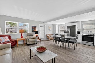 360 Flanders Dr in Delray Beach, FL - Building Photo - Building Photo