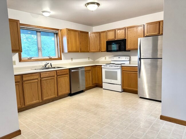10 Lyon Ln in Essex Junction, VT - Building Photo - Building Photo