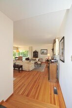 343 Moseley Rd in Hillsborough, CA - Building Photo - Building Photo