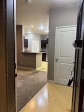 4883 NW Blandy Terrace in Portland, OR - Foto de edificio - Building Photo