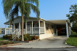 Lago Palma in Lake Worth, FL - Foto de edificio - Building Photo