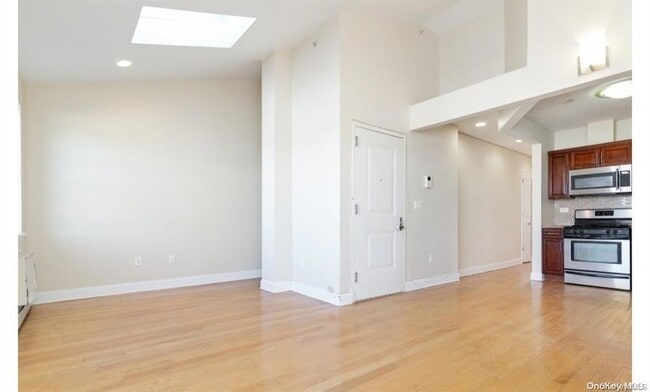 1002 E 35th St, Unit 4 in Brooklyn, NY - Building Photo - Building Photo