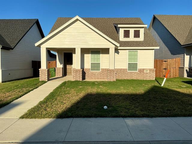 685 The Cottages Dr in Godley, TX - Building Photo