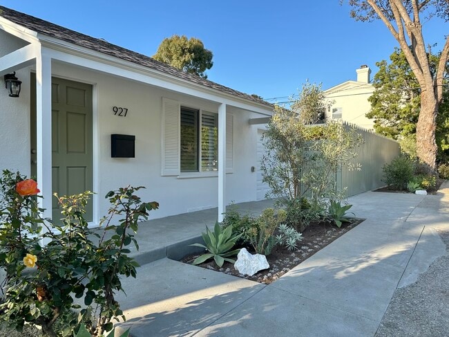 927 Marine Ave in Manhattan Beach, CA - Building Photo - Building Photo