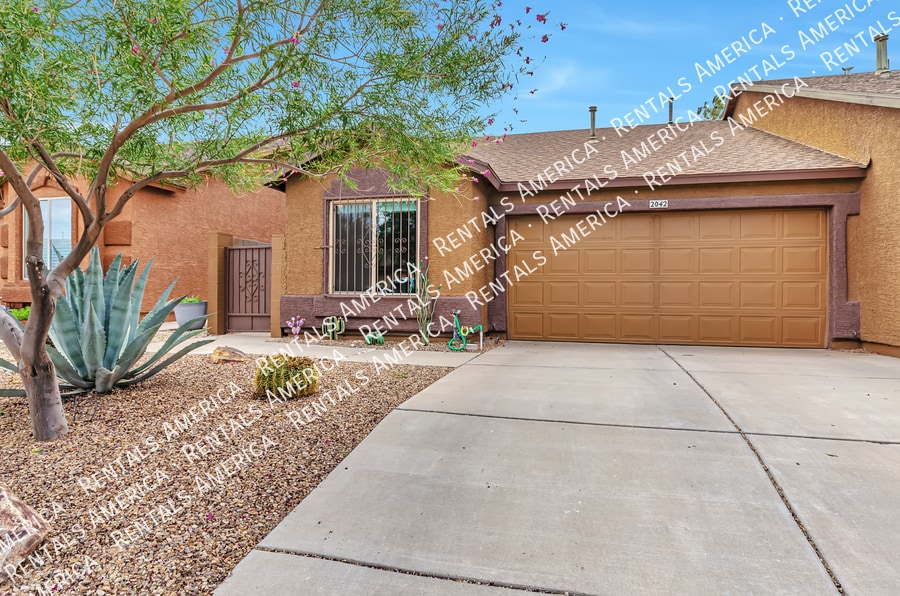 2042 E Calle Arroyo Lindo in Tucson, AZ - Building Photo