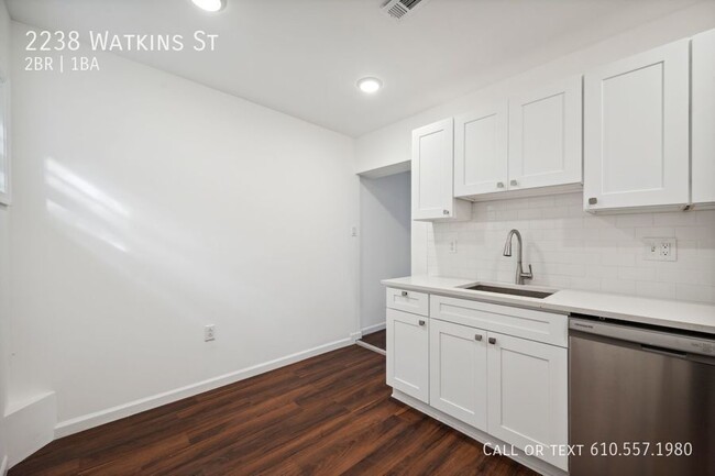 2238 Watkins St in Philadelphia, PA - Foto de edificio - Building Photo