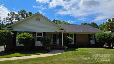 9124 Sandburg Ave in Charlotte, NC - Building Photo - Building Photo