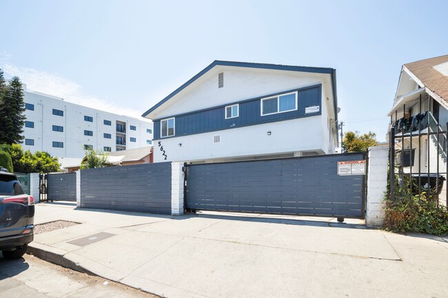 5622 La Mirada Ave in Los Angeles, CA - Foto de edificio - Building Photo