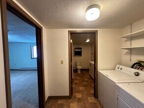 2439 Sunflower Loop in North Pole, AK - Building Photo - Building Photo