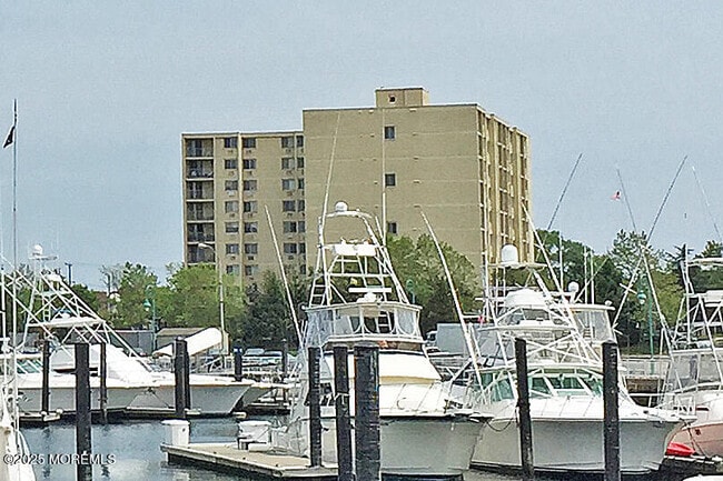 property at 1000 River Rd