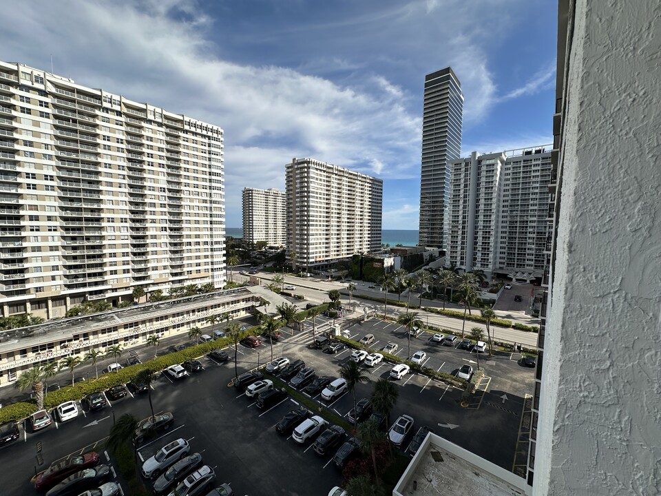 2049 S Ocean Dr, Unit 1004 in Hallandale Beach, FL - Building Photo