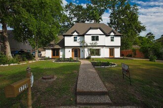1719 Wagon Gap Trail in Houston, TX - Foto de edificio - Building Photo