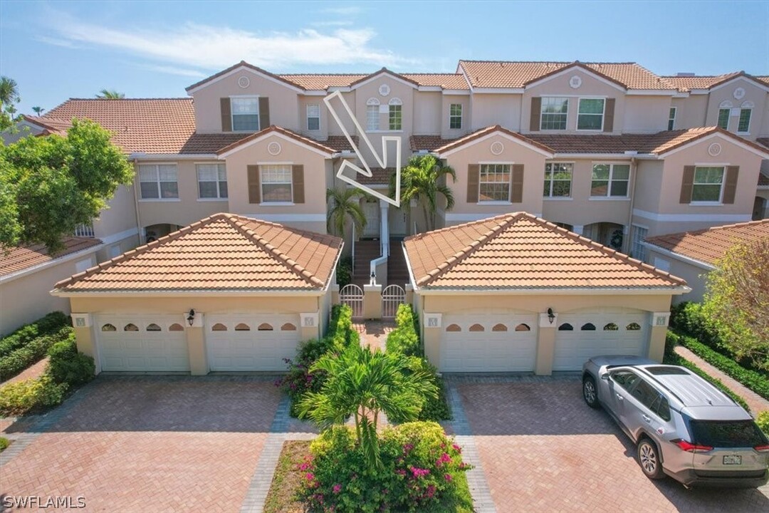 8355 Excalibur Cir in Naples, FL - Foto de edificio