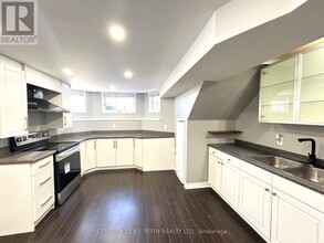 140 Monique Crescent in Barrie, ON - Building Photo - Building Photo