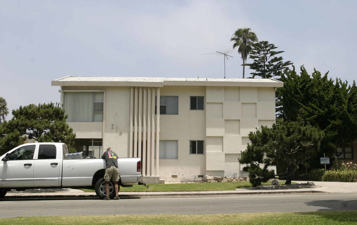 214 Calle Miramar in Redondo Beach, CA - Foto de edificio