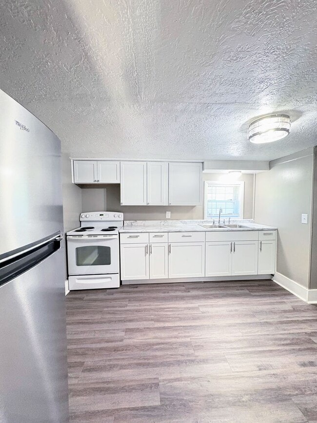 property at 606 E Jefferson St