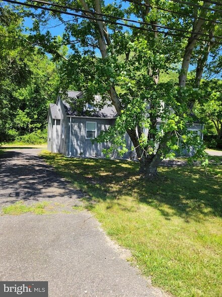 property at 7640 Leonardtown Rd