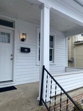 104 S 4th St, Unit Casa in Frackville, PA - Foto de edificio - Building Photo