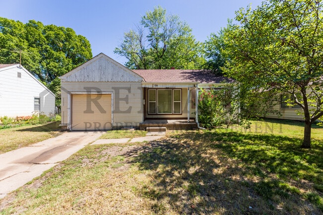 property at 1806 N Hood St