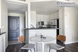 114 N Doheny Dr, Unit SI FL2-ID1033 in West Hollywood, CA - Building Photo - Building Photo