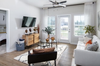 Pointe at Prosperity Village Apartments in Charlotte, NC - Foto de edificio - Building Photo