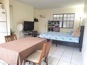 6565 Santona St in Coral Gables, FL - Building Photo - Building Photo