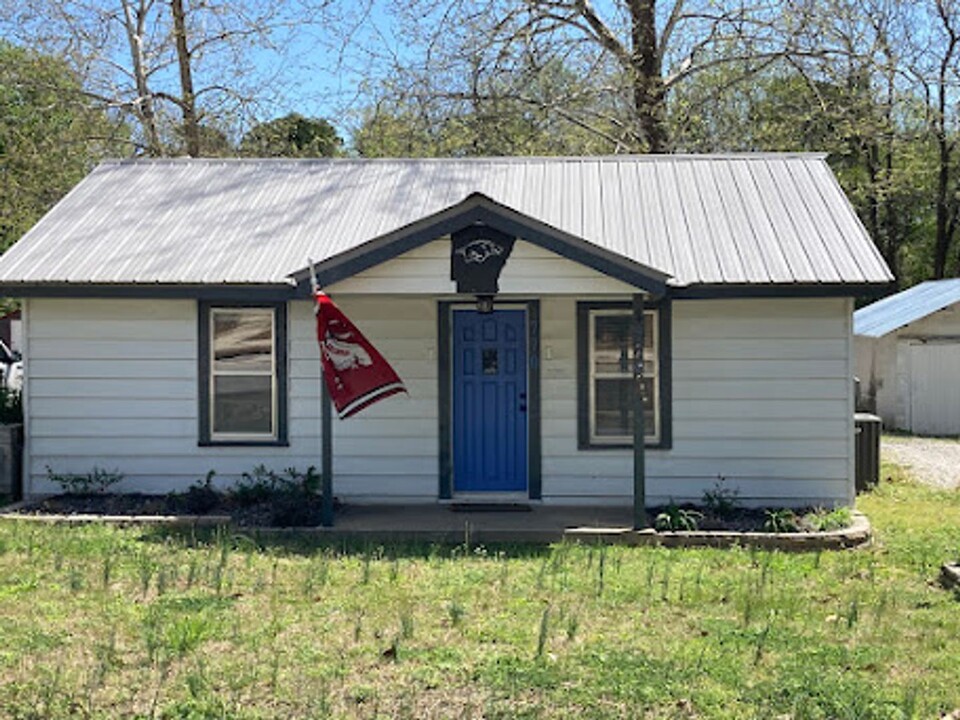 770 S Washington Ave in Fayetteville, AR - Foto de edificio