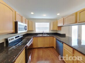 14628 81st Ave E in Puyallup, WA - Foto de edificio - Building Photo