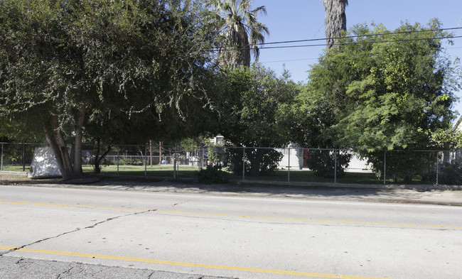 6257 Cahuenga Blvd in North Hollywood, CA - Foto de edificio - Building Photo