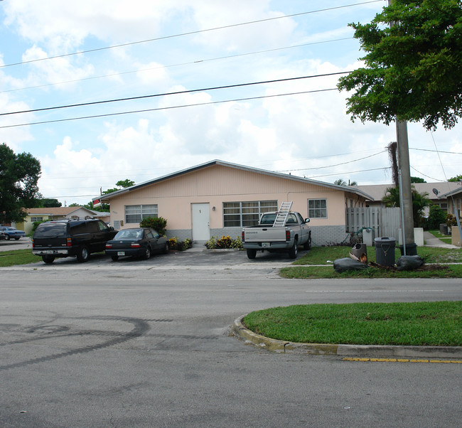 5990 NW 19th St in Fort Lauderdale, FL - Building Photo - Building Photo