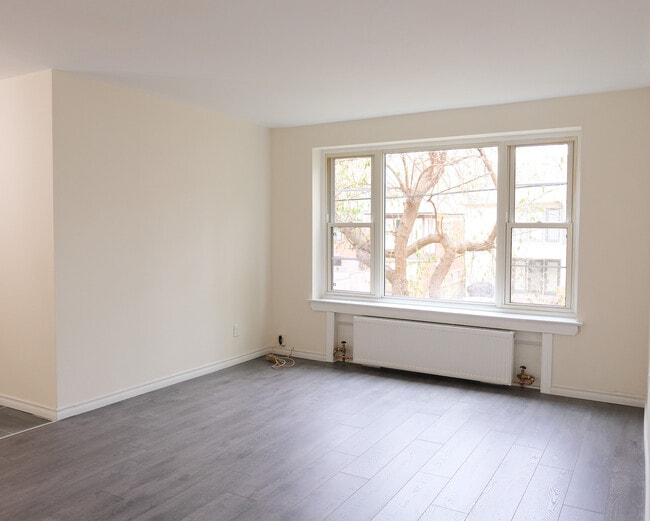 Montgomery Apartments in Toronto, ON - Building Photo - Building Photo