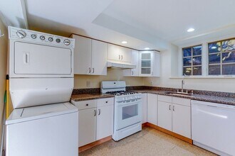 4 Auburn St, Unit B in Brookline, MA - Foto de edificio - Building Photo